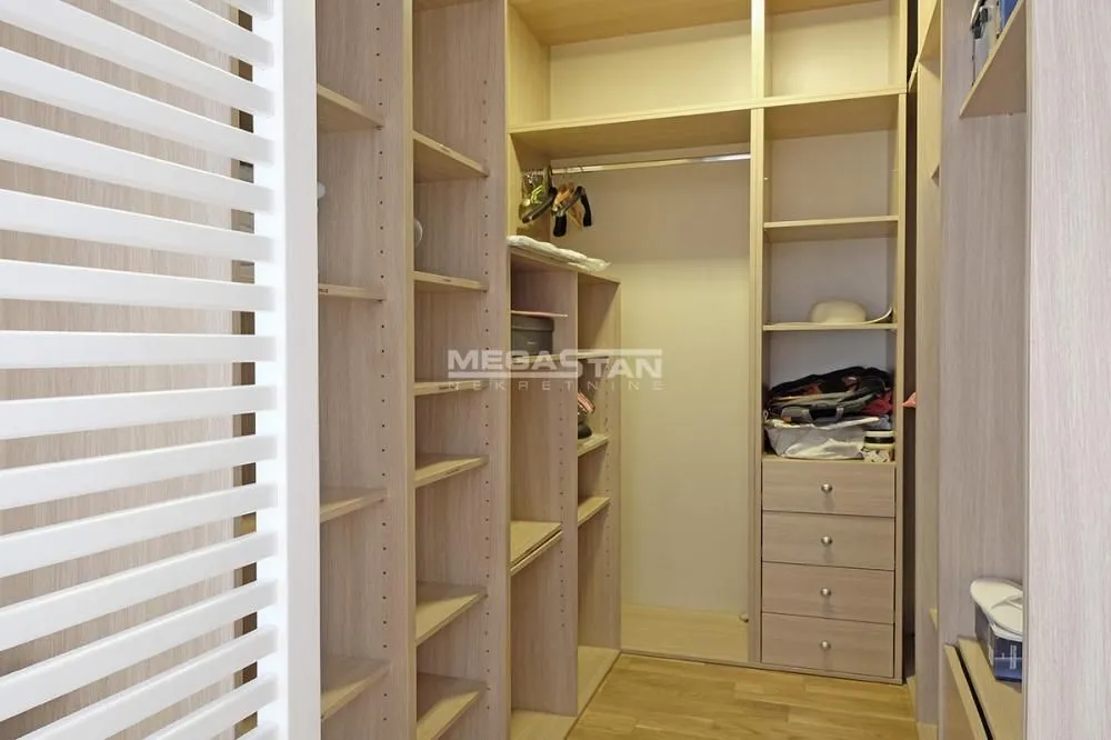 Prodaja, četvorosoban stan, 130m², Vračar Hram, Vračar Sve Podlokacije