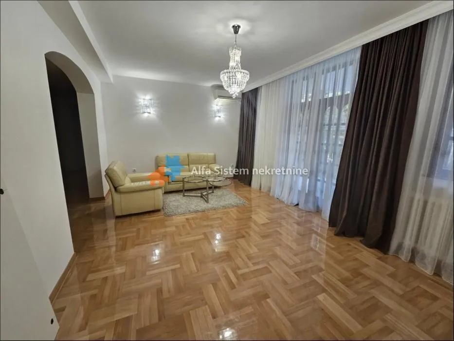 Izdavanje, četvorosoban stan, 120m², Savski Venac, Beograd