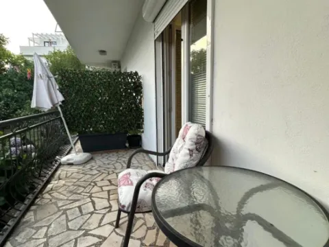 Izdavanje, jednosoban stan, 45m², Tivat, Crna Gora