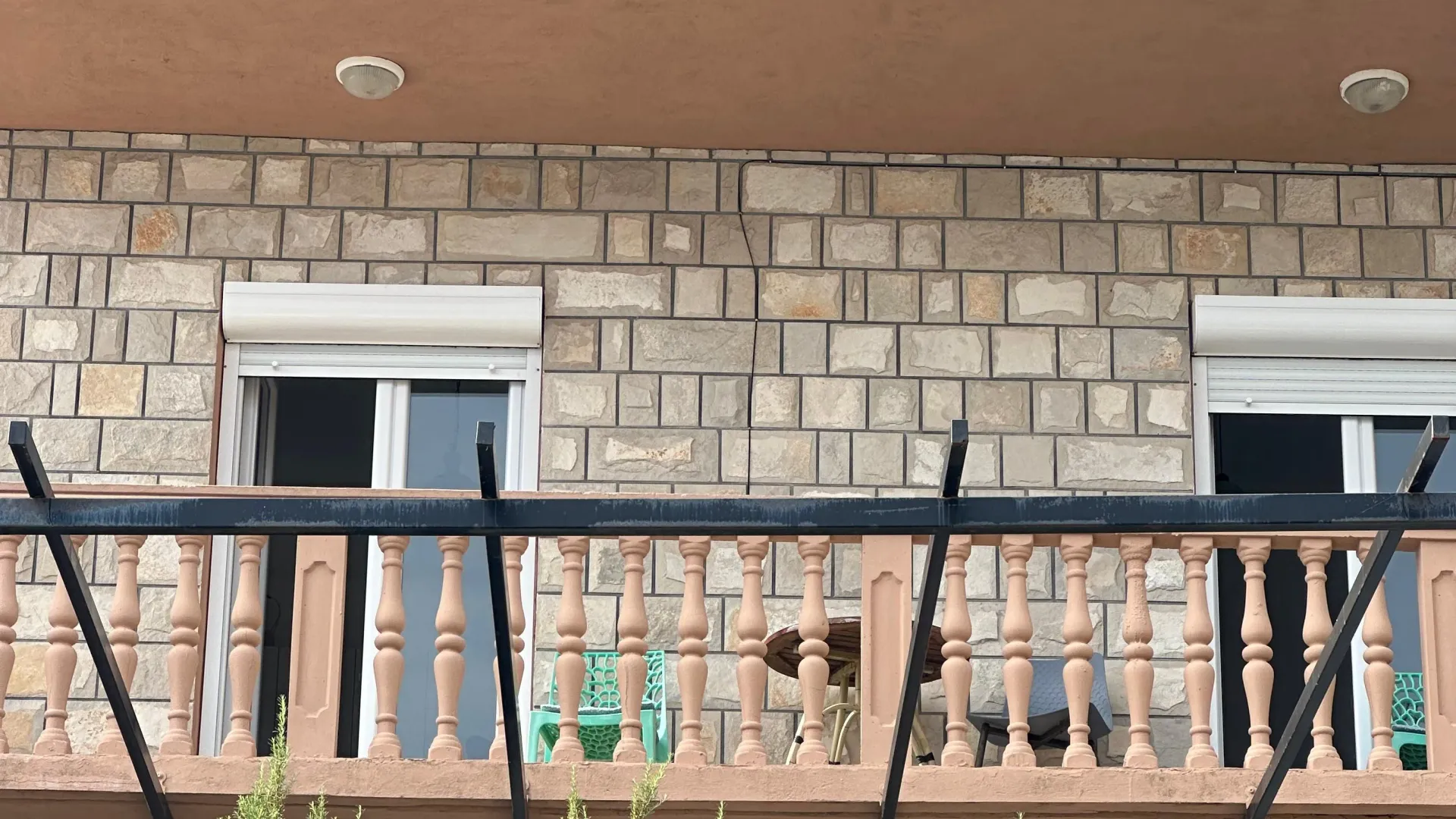 Izdavanje, kuća, 180m², Krašići, Tivat