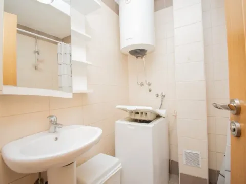 Izdavanje, trosoban stan, 80m², Dalmatinska ulica, Podgorica - image 5