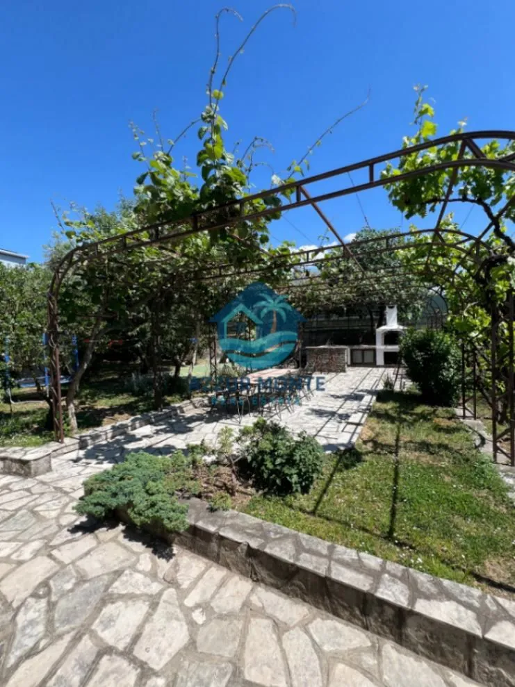 Rent, house, 220m², Polje, Bar
