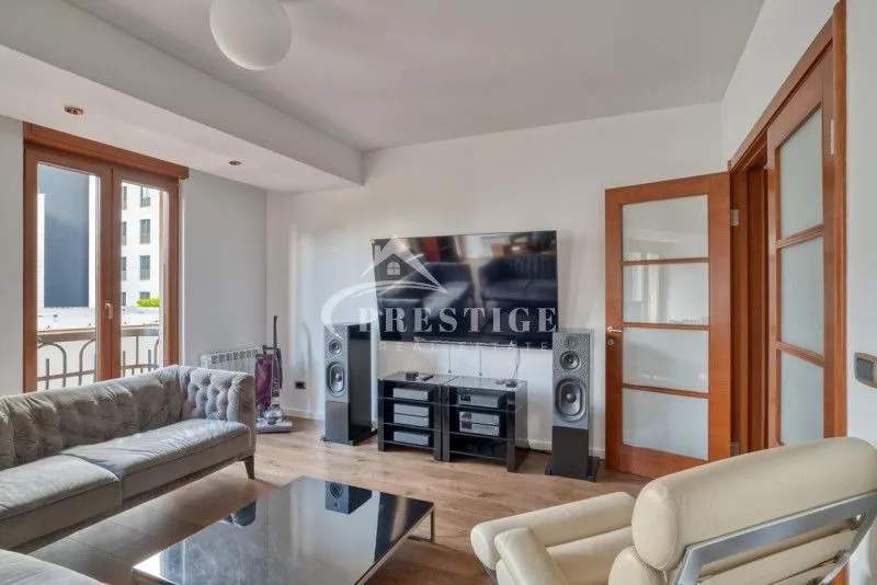 Izdavanje, dvosoban stan, 90m², Centar, Podgorica