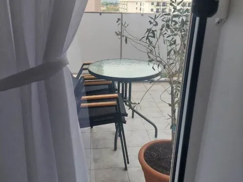 Izdavanje, jednosoban stan, 54m², City Kvart, Podgorica - image 10