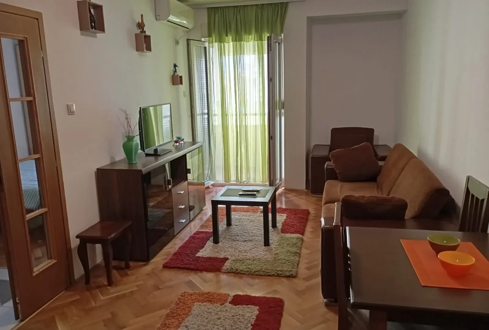 Izdavanje, jednosoban stan, 48m², Blok 6, Podgorica