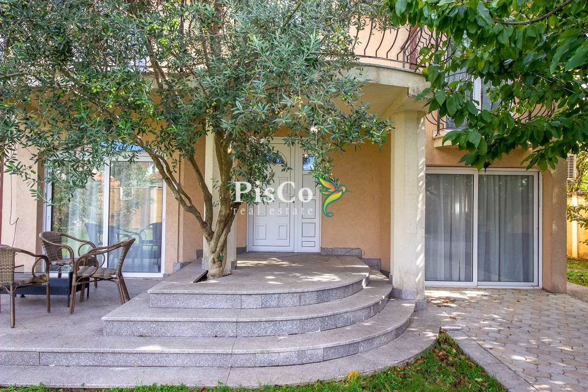 Rent, house, 210m², Donja Gorica, Podgorica