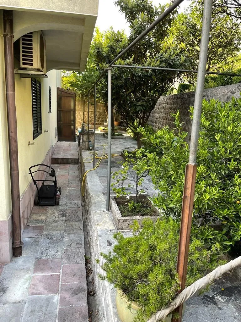 Prodaja, kuća, 230m², Dobrota, Kotor
