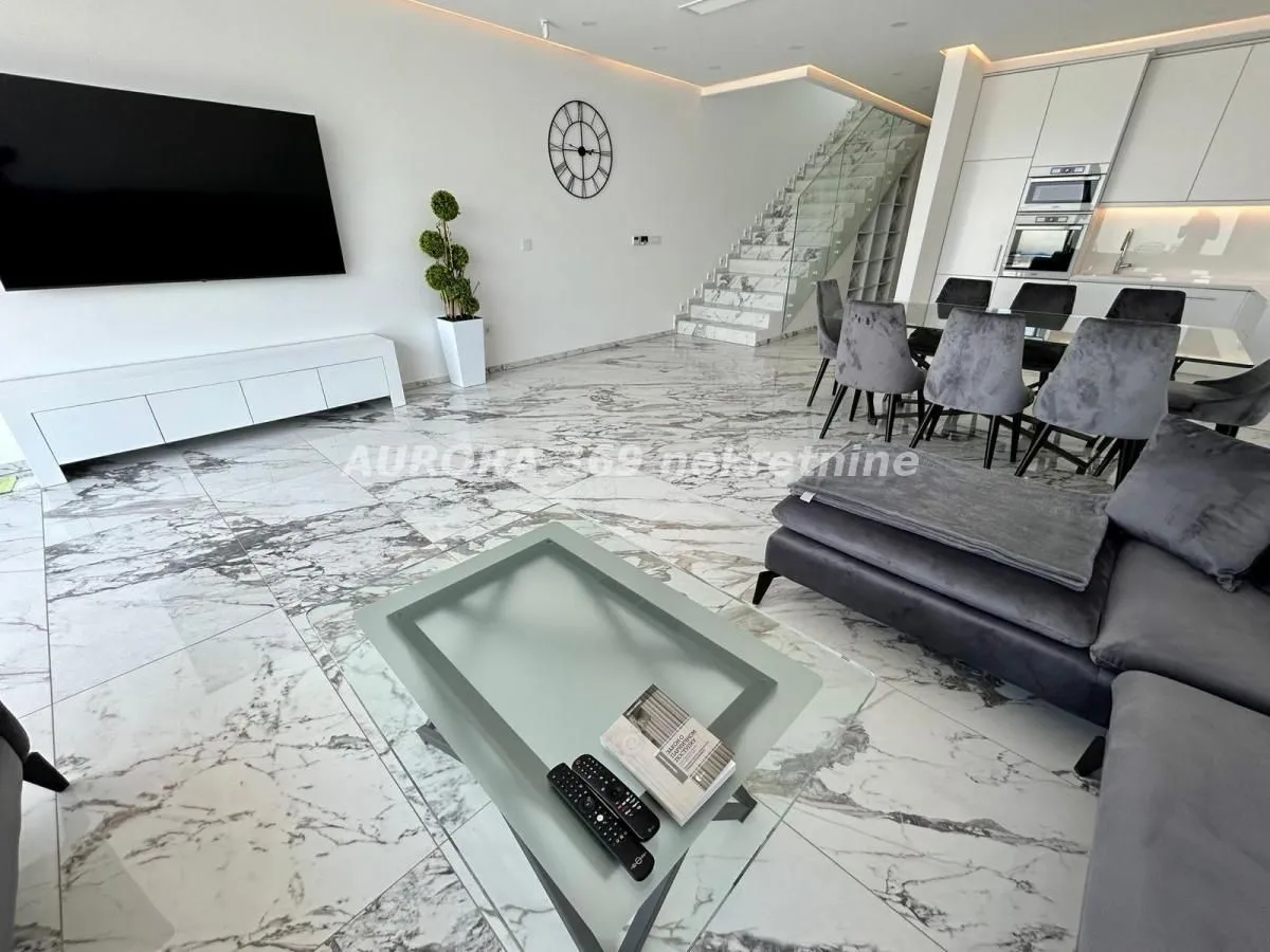 Izdavanje, kuća, 180m², Tatarsko brdo, Petrovaradin