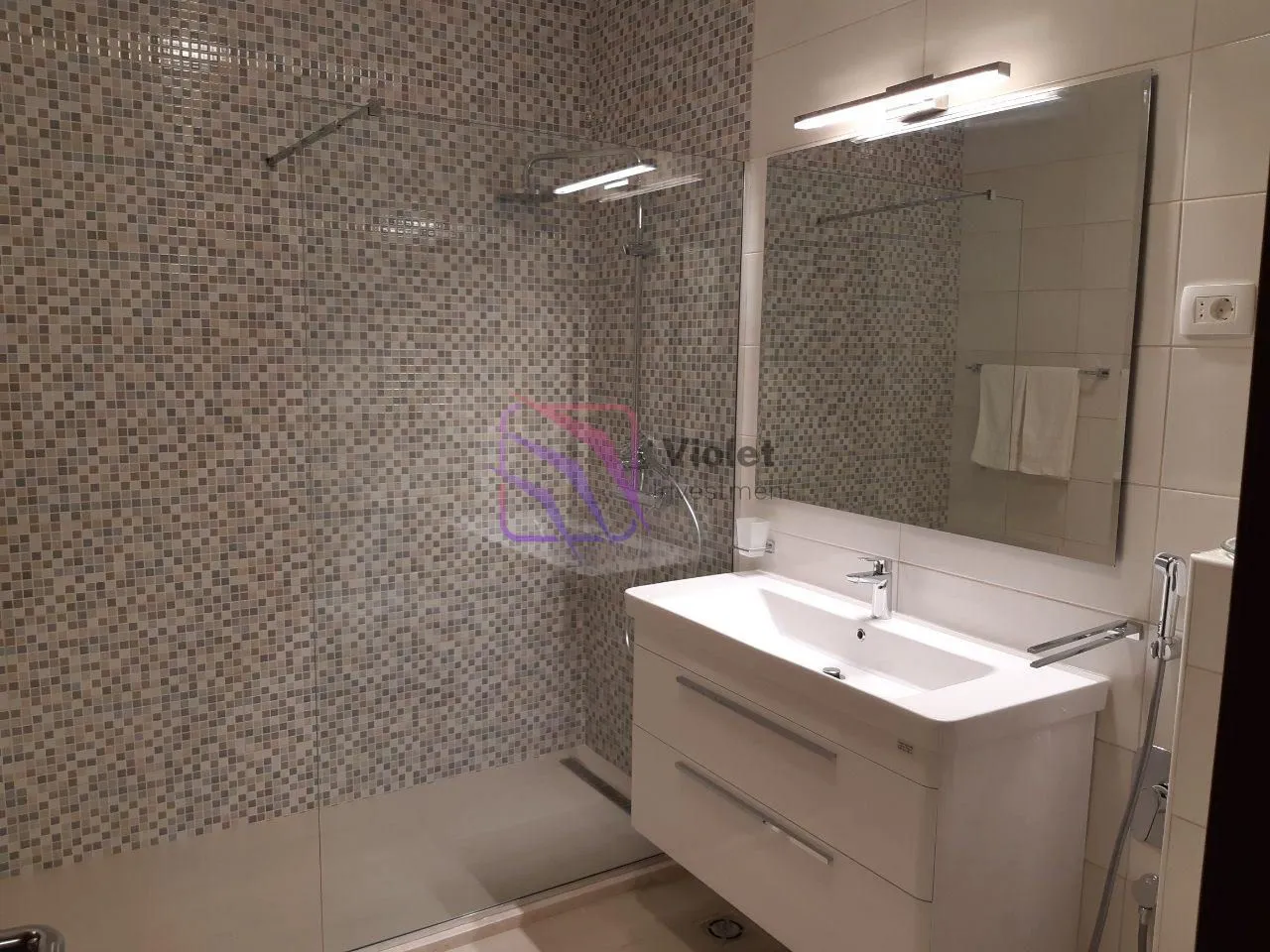 Izdavanje, dvosoban stan, 90m², Preko Morače, Podgorica