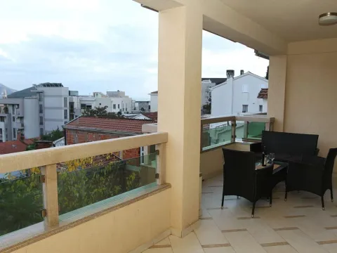 Rent, two bedroom apartment, 70m², Budva, Crna Gora - image 12