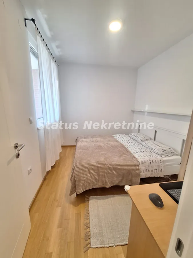 Izdavanje, dvosoban stan, 46m², Centar, Novi Sad