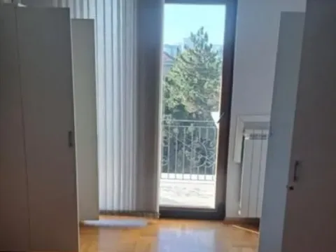 Rent, apartment, 500m², Autokomanda, Voždovac Sve Podlokacije - image 9