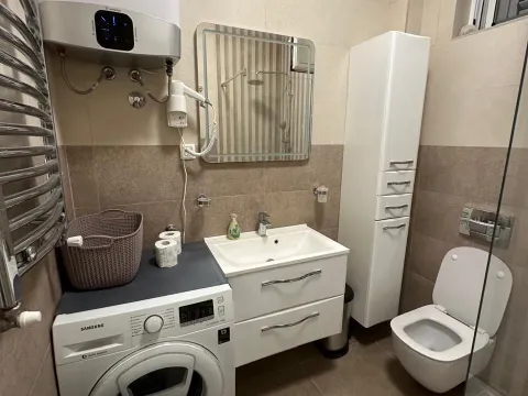 Izdavanje, jednosoban stan, 54m², Risan, Kotor - image 8