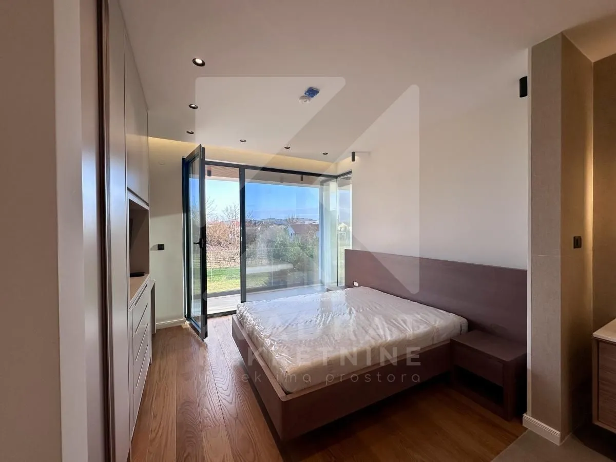 Rent, house, 230m², Gornja Gorica, Podgorica