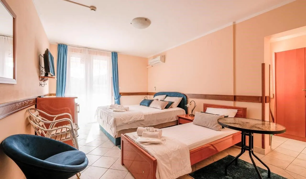 Prodaja, ugostiteljski objekat, 1256m², Podkošljun, Budva
