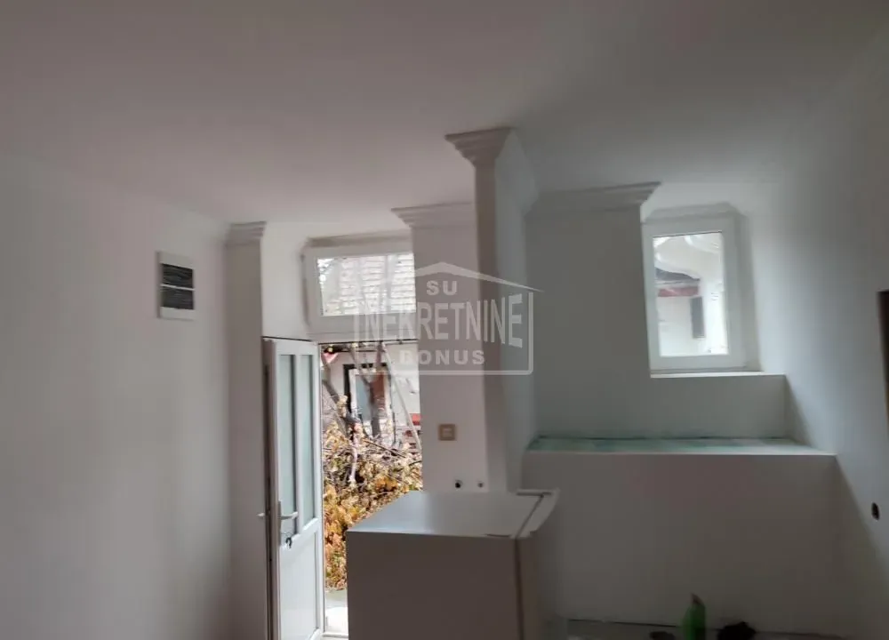 Prodaja, trosoban stan, 76m², Centar, Subotica
