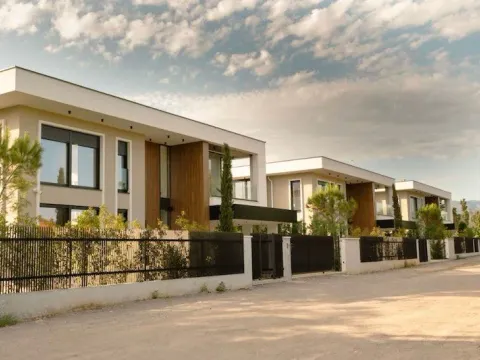 Izdavanje, kuća, 262m², Gornja Gorica, Podgorica - image 4