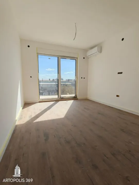 Prodaja, trosoban stan, 69m², Zemun Cara Dušana, Zemun Sve Podlokacije
