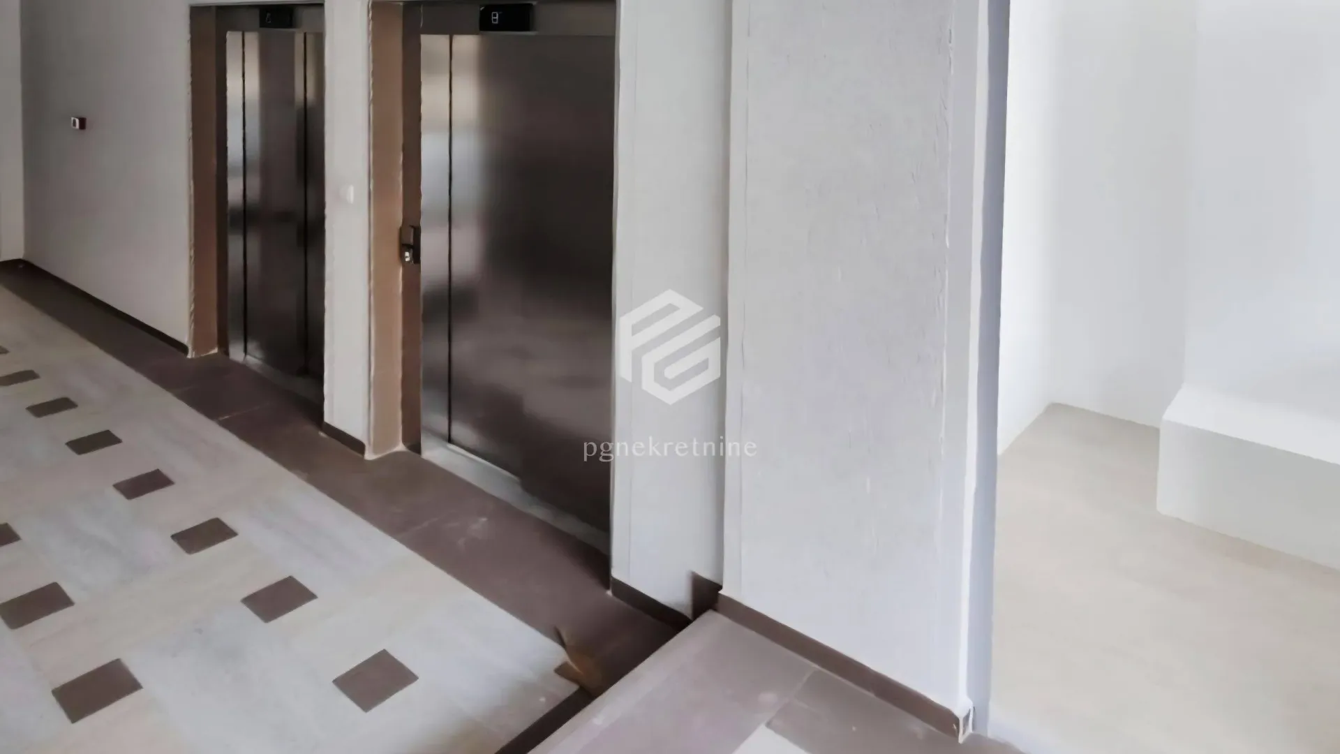 Sale, office space, 3m², Central Point, Podgorica