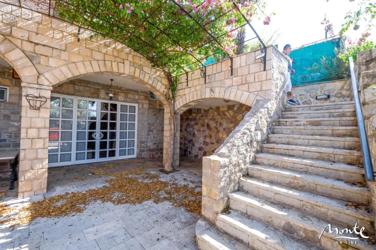 Sale, house, 375m², Sveti Stefan, Budva