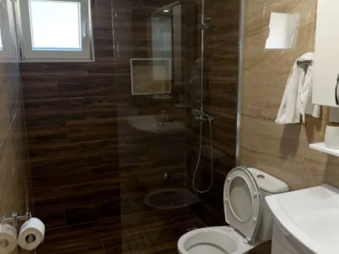 Izdavanje, trosoban stan, 120m², Mrčevac, Tivat - image 12