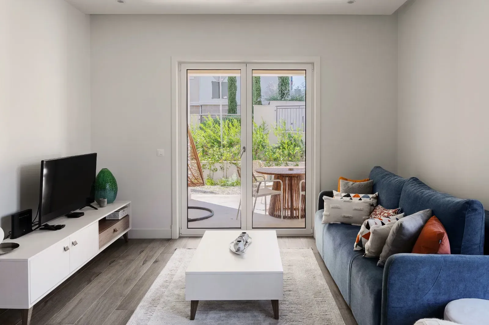 Izdavanje, stan, 72m², Tivat, Crna Gora