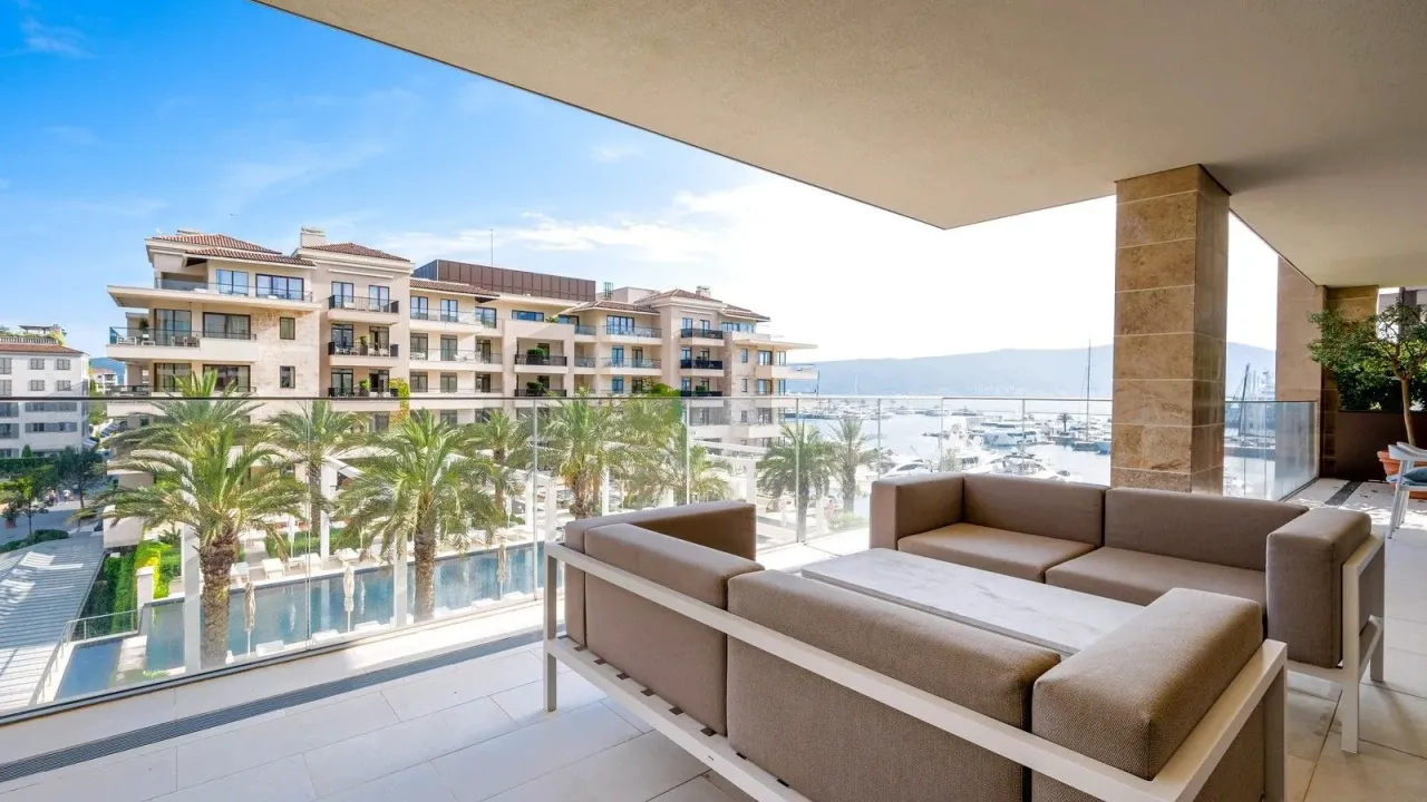 Prodaja, dvosoban stan, 183m², Tivat, Crna Gora