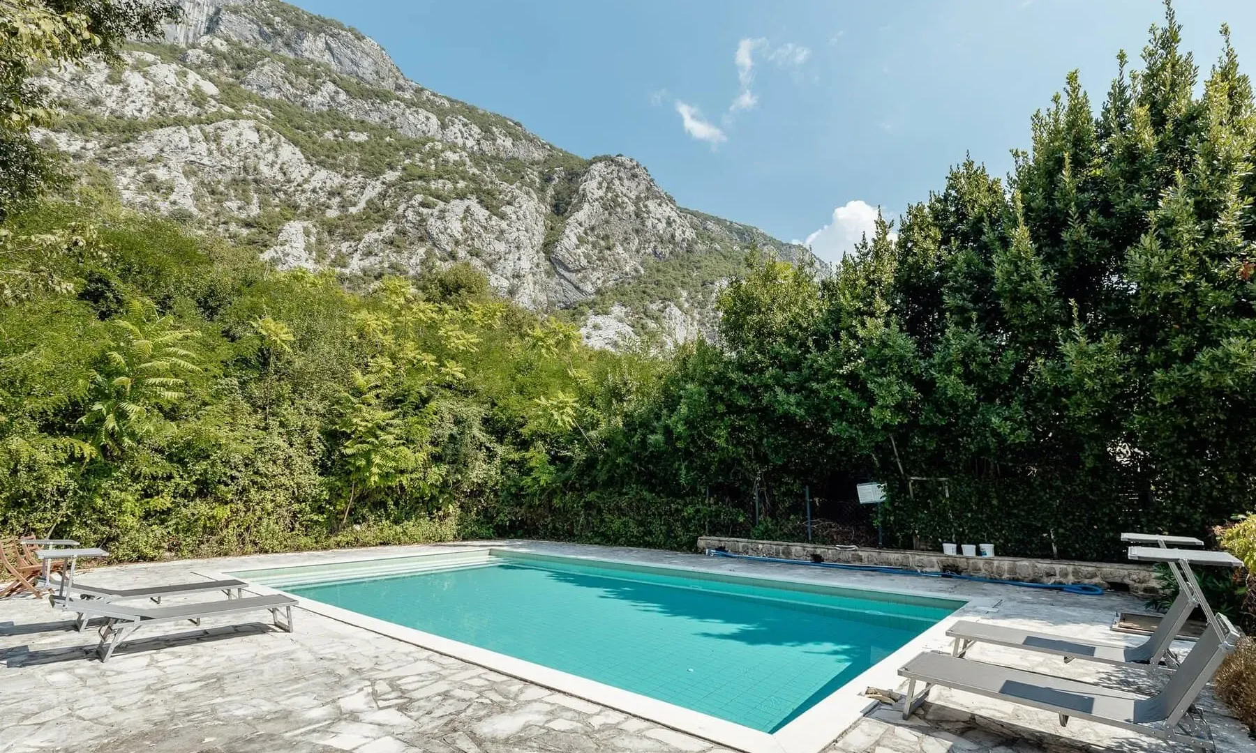 Prodaja, dvosoban stan, 82m², Dobrota, Kotor