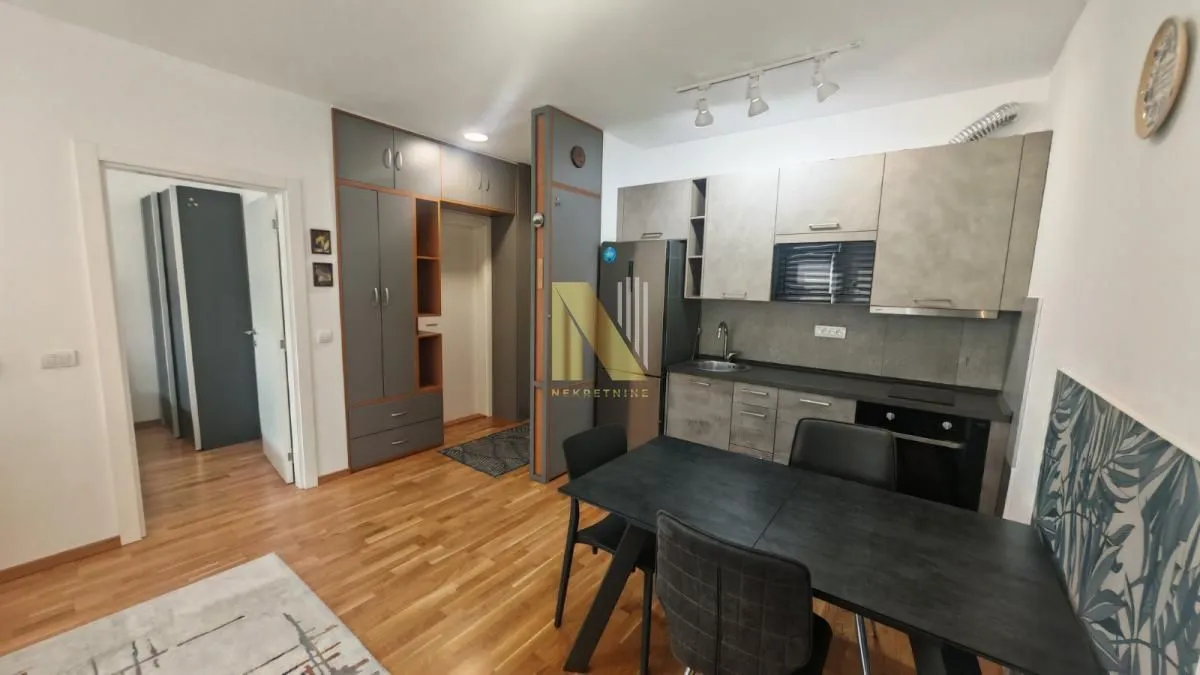 Izdavanje, dvosoban stan, 43m², Sajmište, Novi Sad
