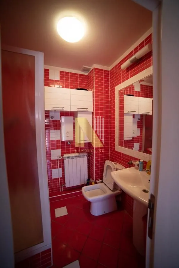 Prodaja, četvorosoban stan, 105m², Centar, Novi Sad