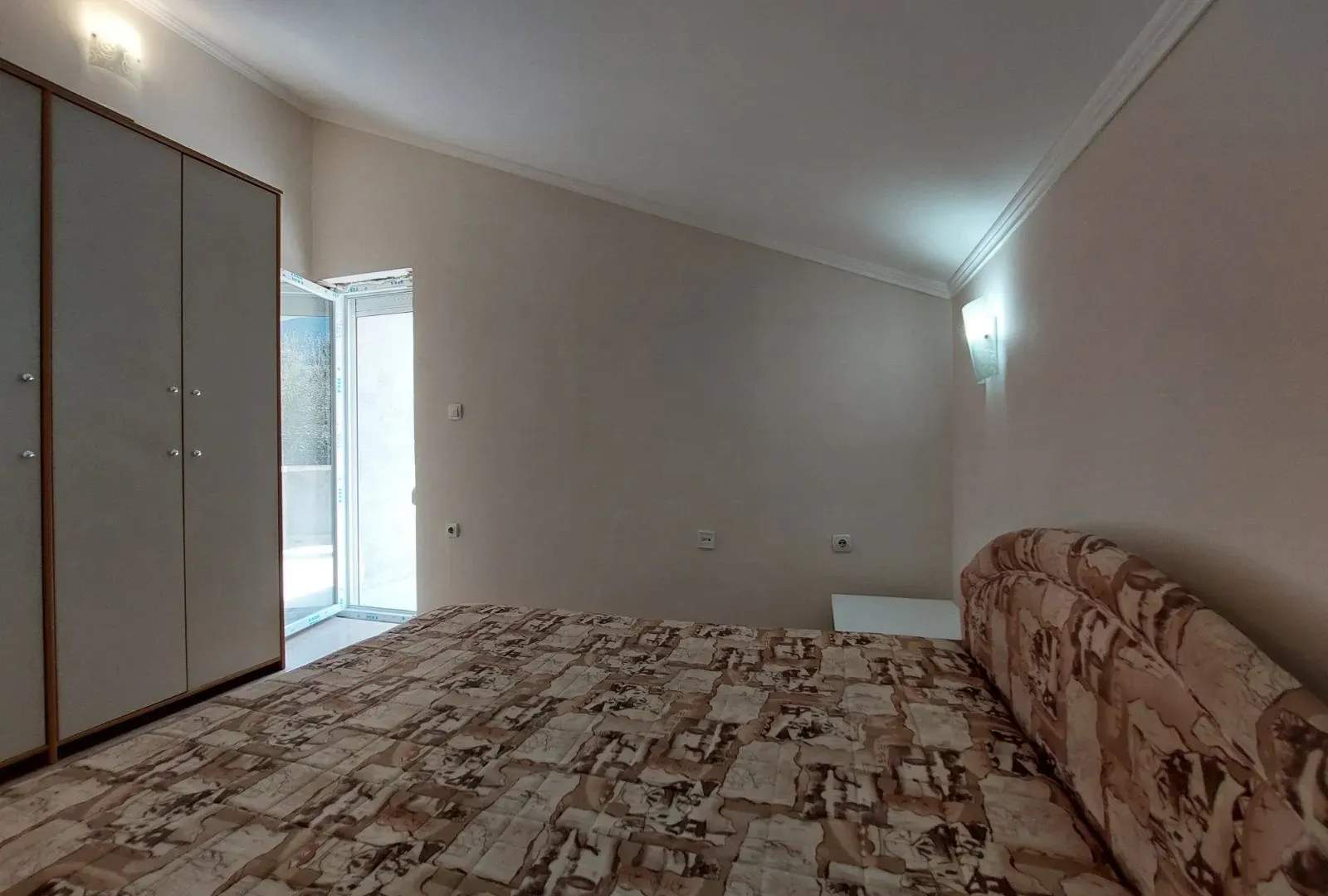 Rent, one bedroom apartment, 70m², Škaljari, Kotor