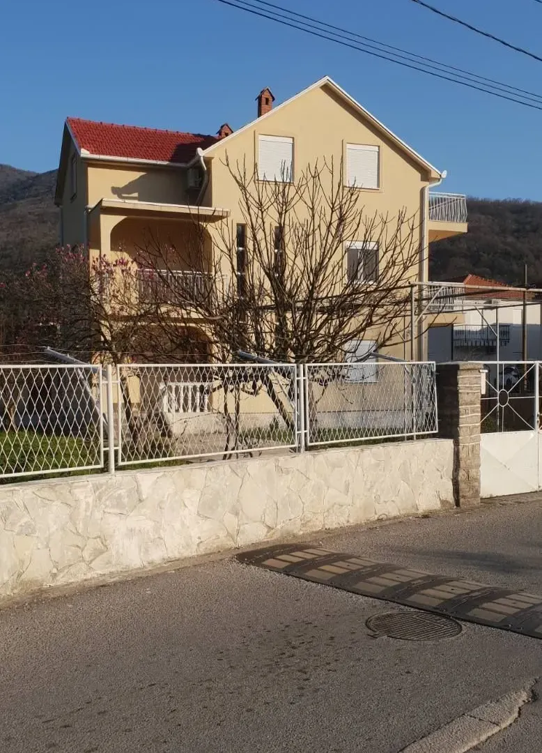 Prodaja, kuća, 450m², Zelenika, Herceg Novi