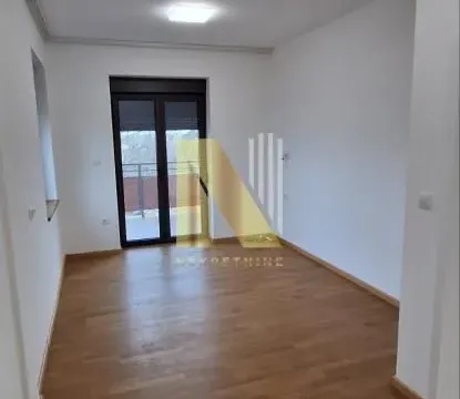 Izdavanje, kuća, 247m², Sremska Kamenica, Petrovaradin - image 6