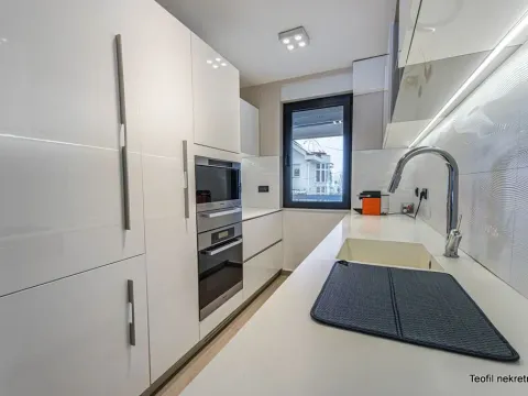 Sale, house, 305m², Čukarica, Beograd - image 9