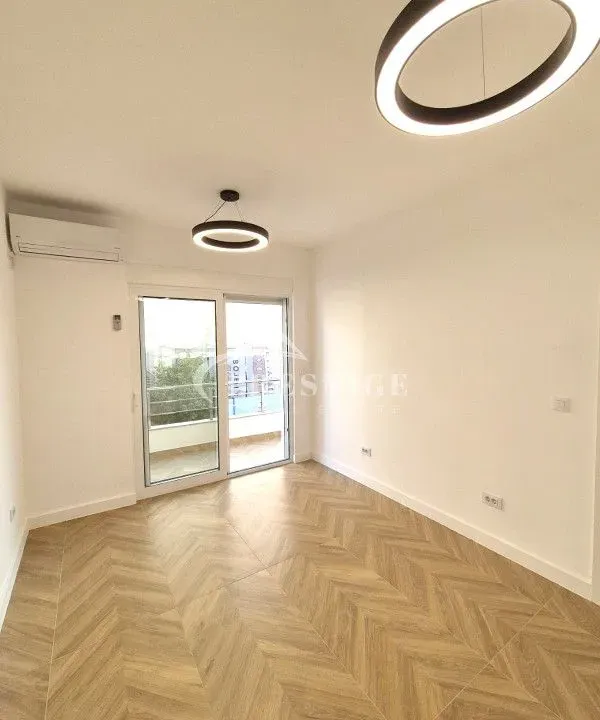 Izdavanje, dvosoban stan, 62m², Centar, Podgorica