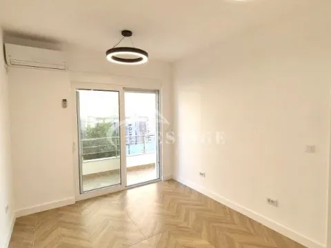 Izdavanje, dvosoban stan, 62m², Centar, Podgorica