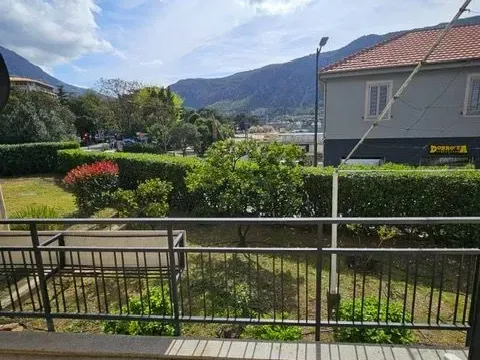 Rent, two bedroom apartment, 80m², Dobrota, Kotor - image 9