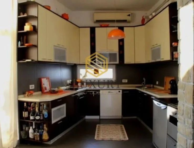 Rent, house, 251m², Tološi, Podgorica