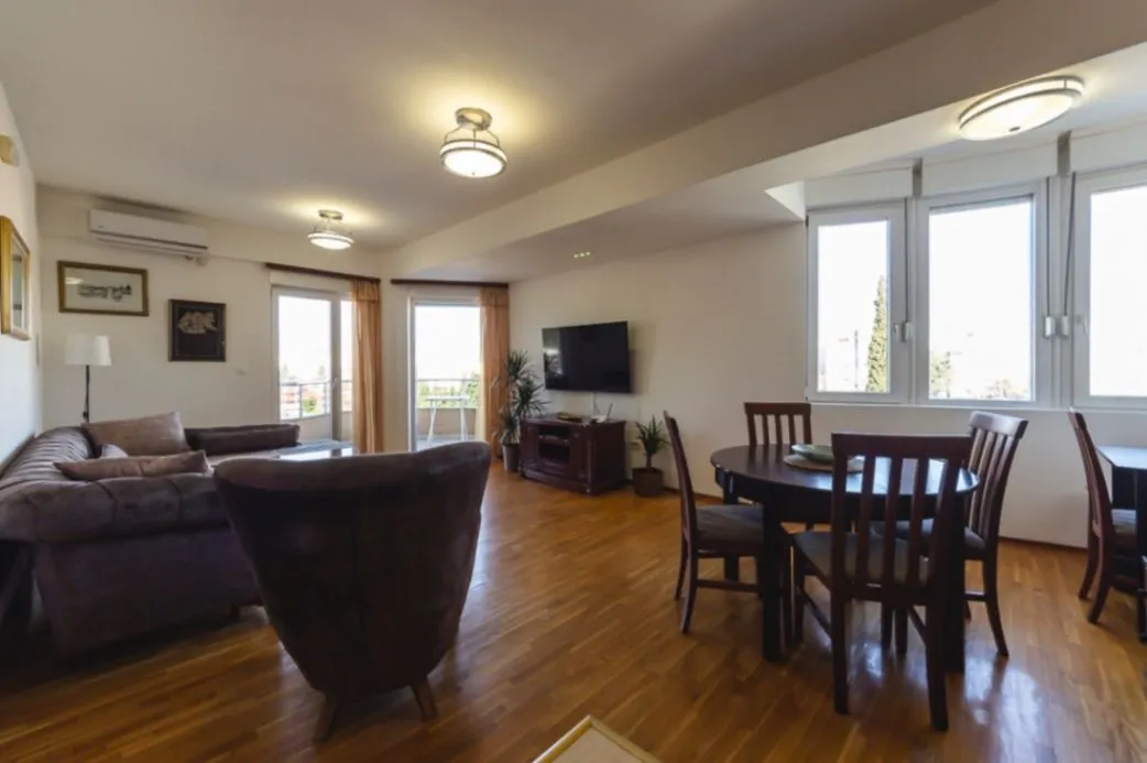 Izdavanje, dvosoban stan, 90m², Zabjelo, Podgorica