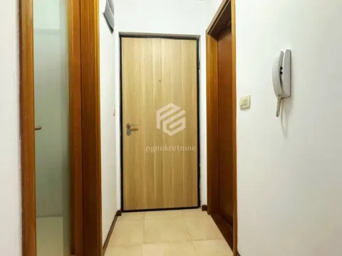 Izdavanje, dvosoban stan, 55m², Stari Aerodrom, Podgorica - image 14