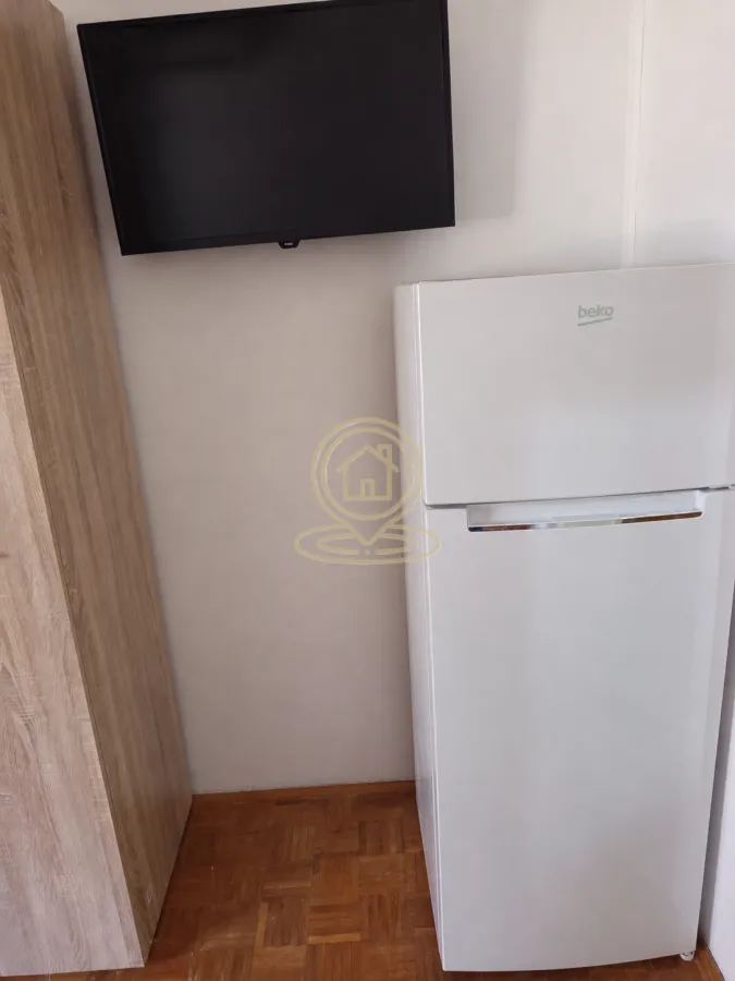 Izdavanje, garsonjera, 22m², Salajka, Novi Sad Sve Podlokacije