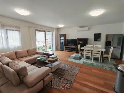 Prodaja, trosoban stan, 110m², Centar, Budva