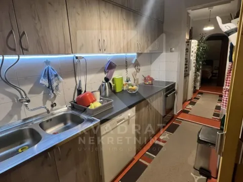 Izdavanje, dvosoban stan, 60m², Blok 6, Podgorica - image 4