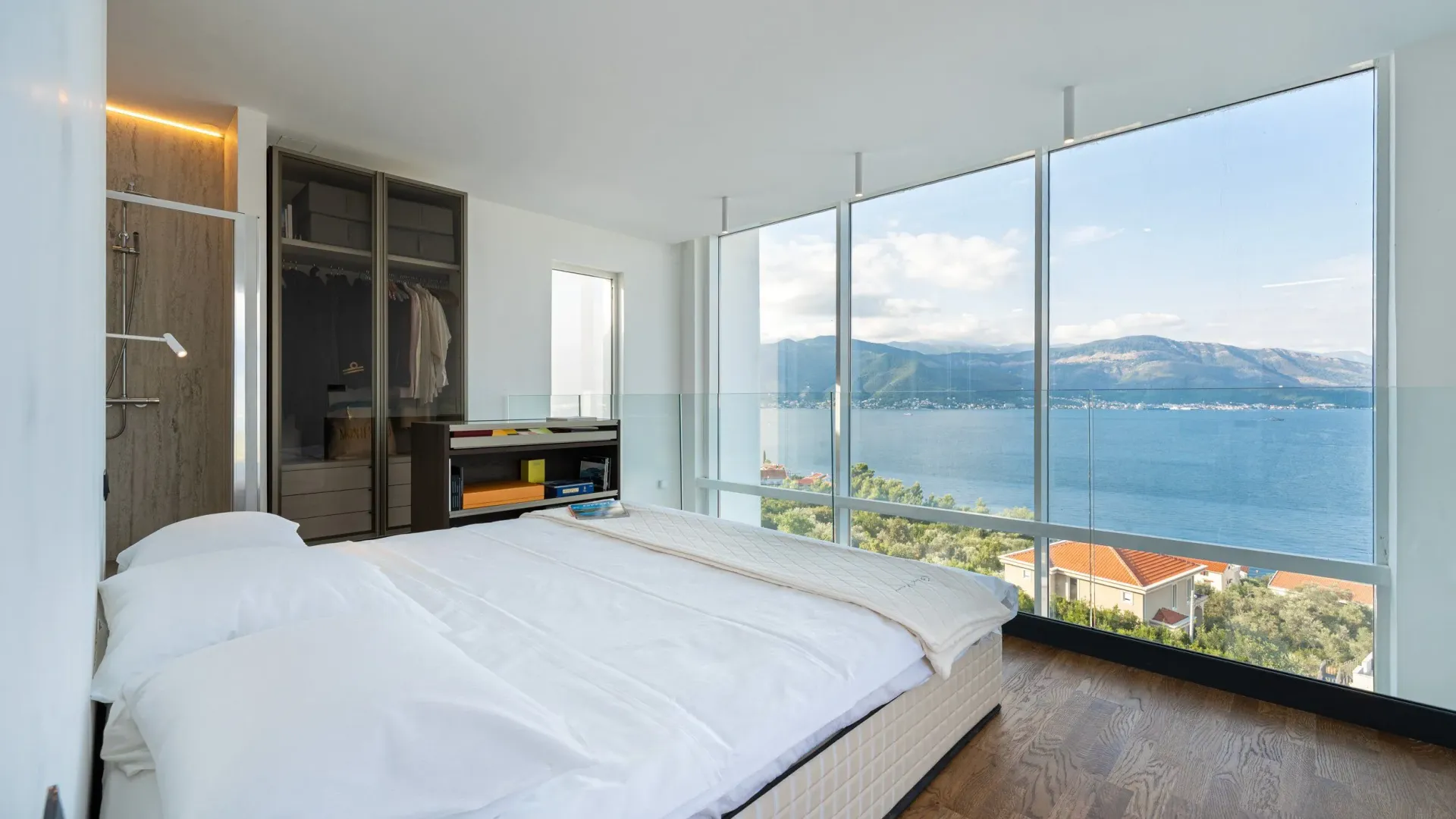 Rent, one bedroom apartment, 68m², Krašići, Tivat