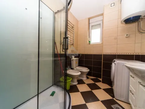 Izdavanje, dvosoban stan, 85m², Krivi Most, Podgorica - image 9