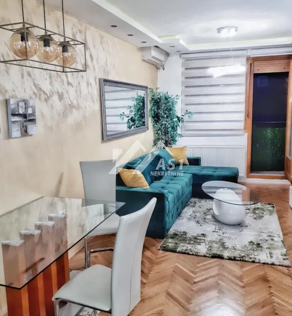 Izdavanje, dvosoban stan, 42m², Centar, Novi Sad