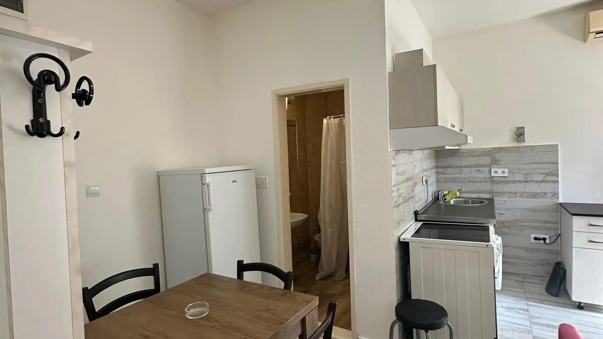 Izdavanje, jednosoban stan, 45m², Centar, Tivat