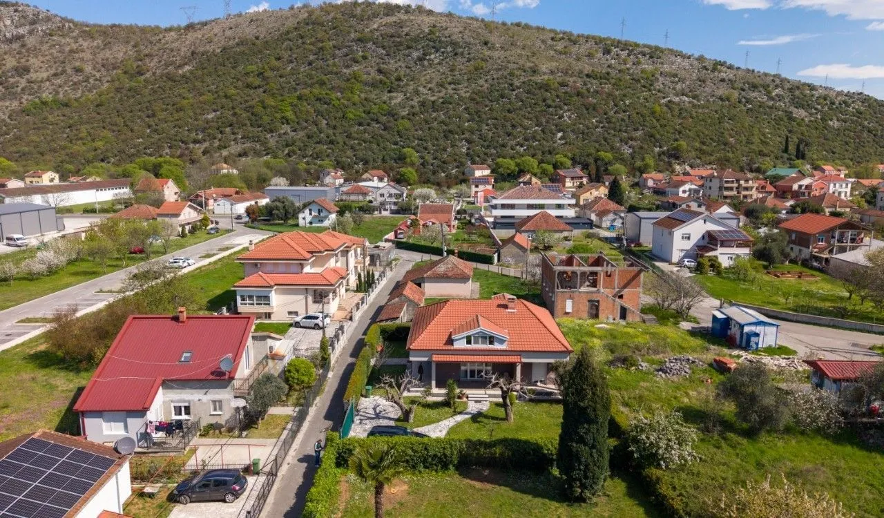 Prodaja, kuća, 200m², Tološi, Podgorica