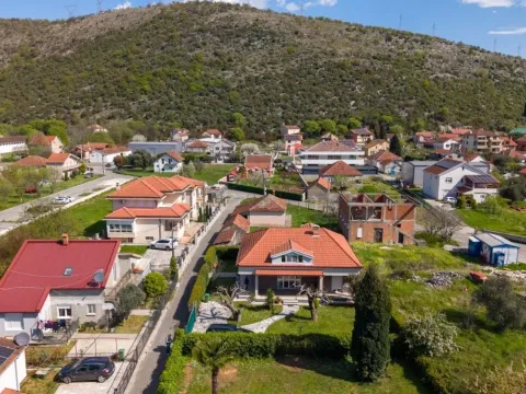 Sale, house, 200m², Tološi, Podgorica - image 22