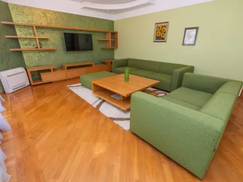Prodaja, trosoban stan, 137m², Centar, Podgorica - image 11